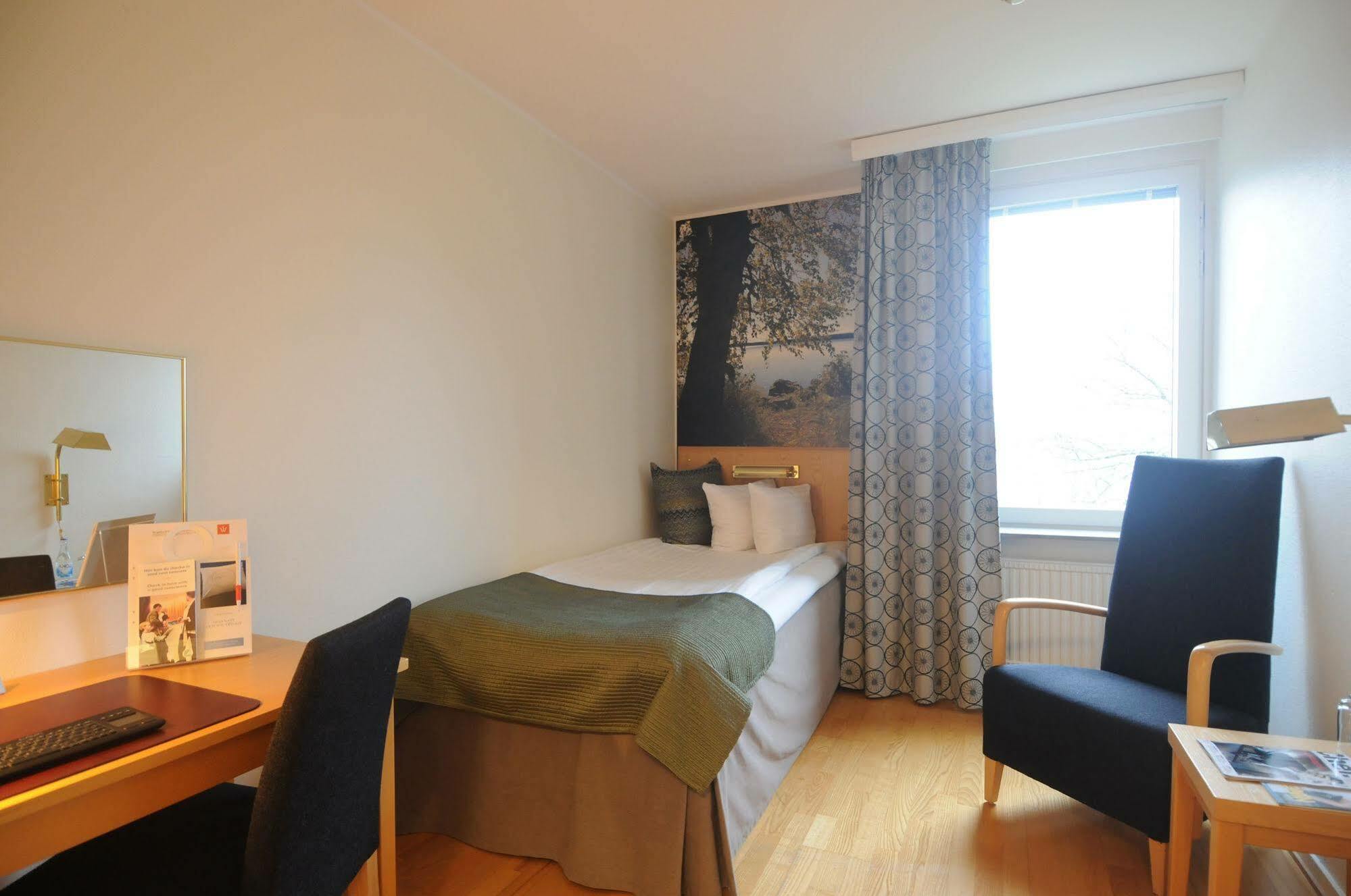 Skogshem & Wijk Hotel Lidingo Bagian luar foto